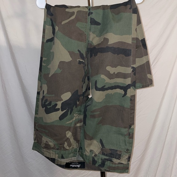 Camo - Picture 1 of 5